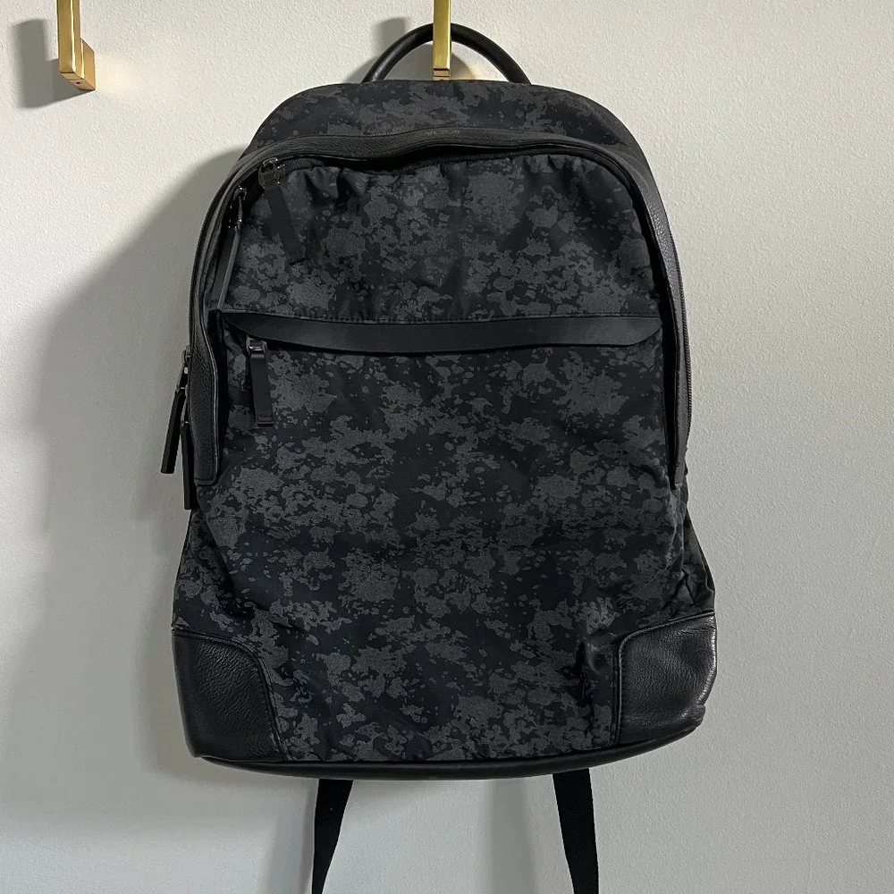 dalston leather backpack Dakota LAND Goods handcrafted from premium quality Buffalo leather Rock Luggage Dalston Black Backpack